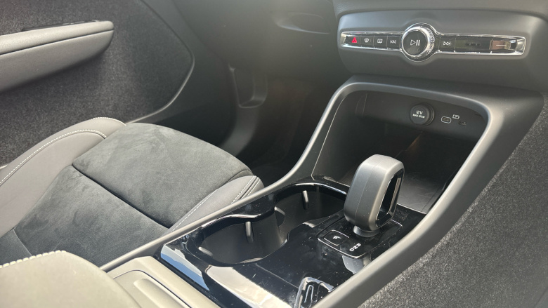 Volvo EX40 185kW Ext Range Ultra Black Edition 82kWh 5dr Auto Electric Estate